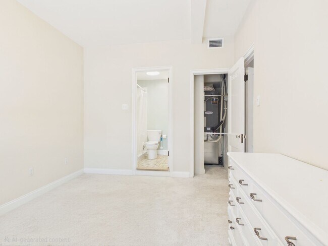 Building Photo - 1525 N Front St