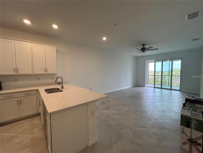 Building Photo - 12240 Wellen Golf St