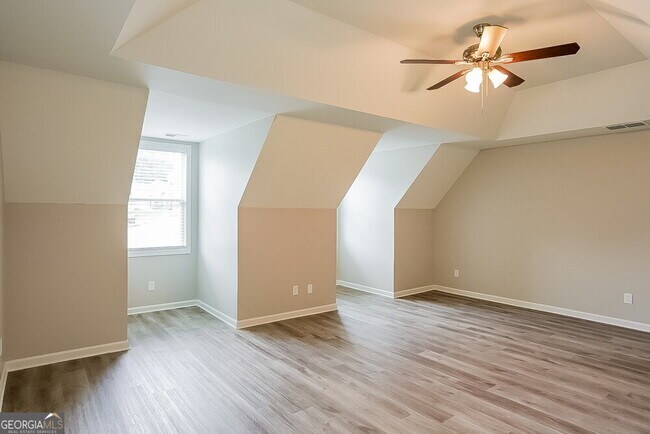 Building Photo - 657 Amberwood Dr