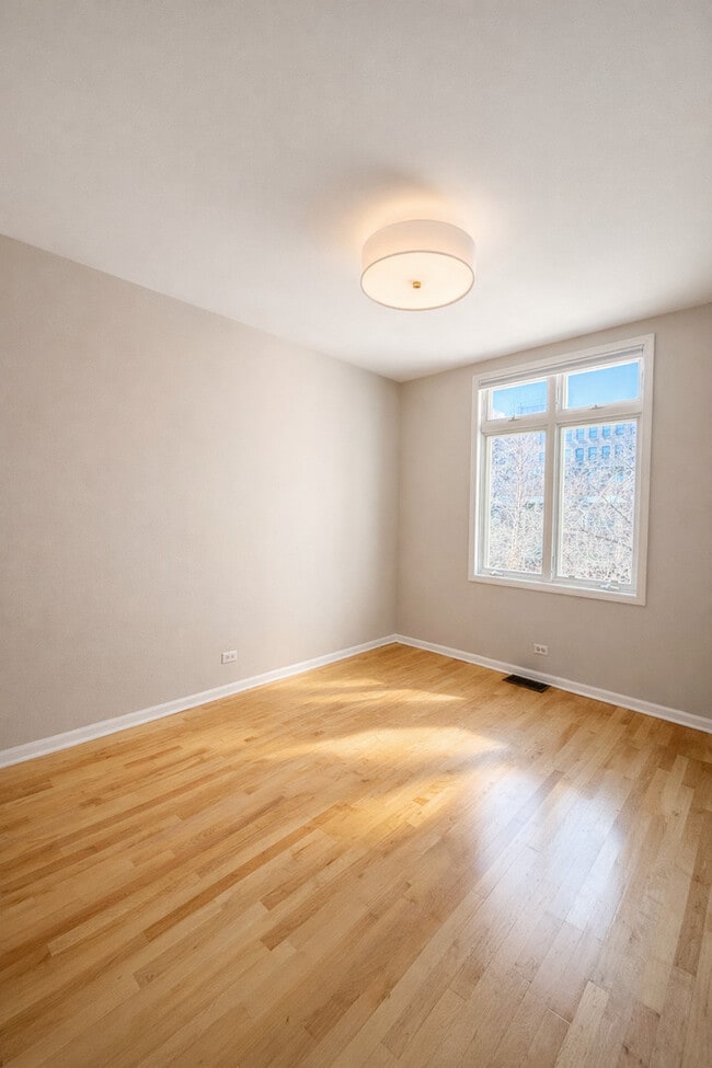 Building Photo - 1351 W Altgeld St