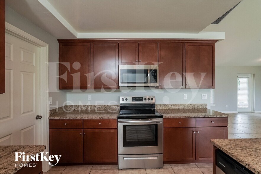 Building Photo - 1719 NW 25th Ln