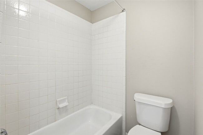 Building Photo - 3924 Highland Vale Ct