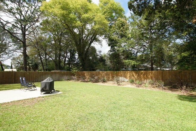 Building Photo - Newer Home in Valparaiso