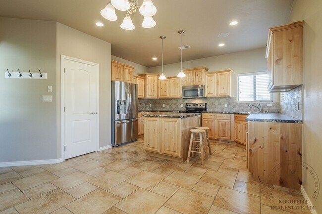 Building Photo - 382 Rosemary Way