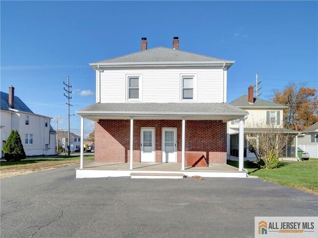 Building Photo - 610 Main St