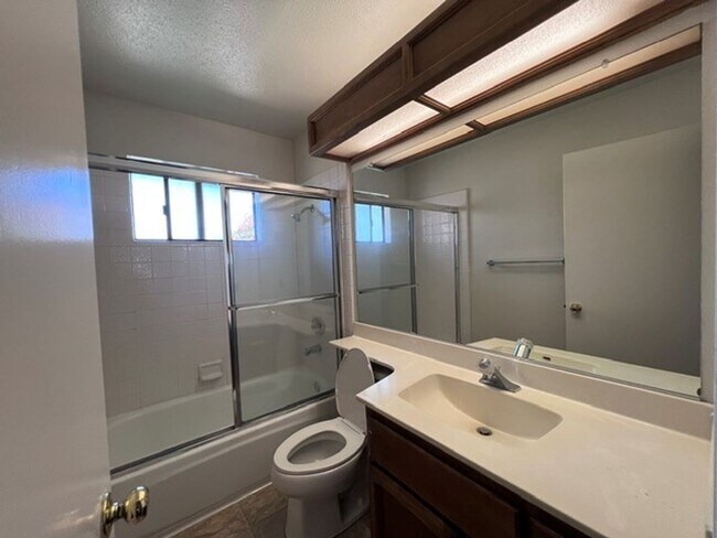Building Photo - Nice pocket home with two fireplaces. Gardening service is included.