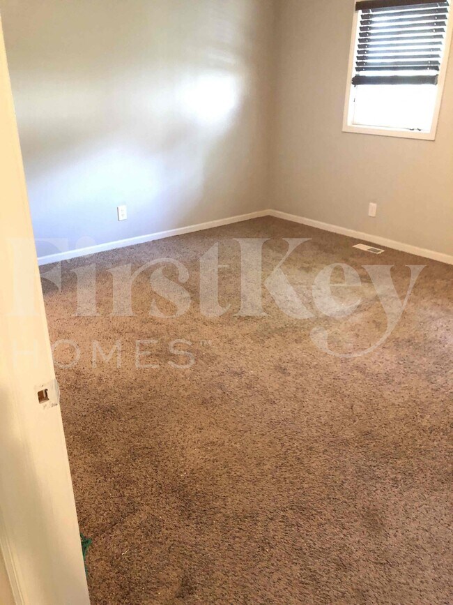 Building Photo - 127 Saugatuck Rd