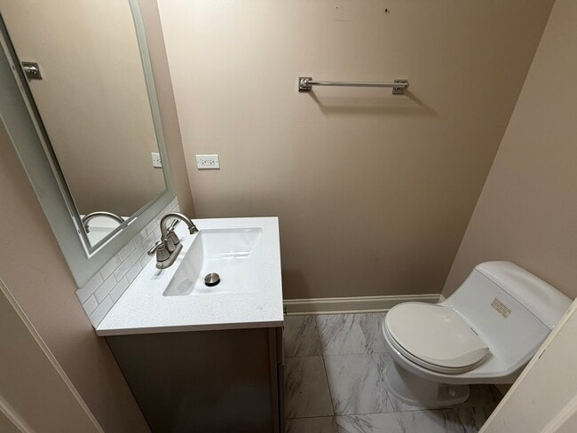 Building Photo - 183 N Des Plaines River Rd