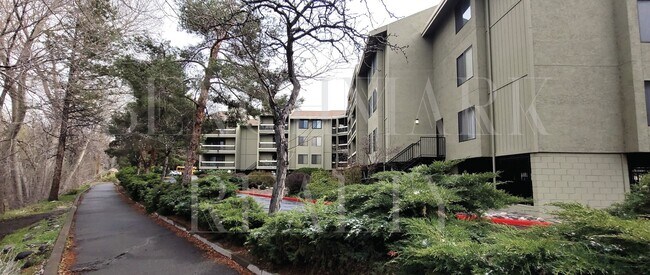 Building Photo - 2845 Idlewild Dr