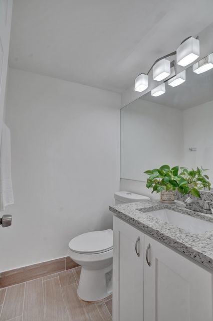 Building Photo - 3581 S Ocean Blvd