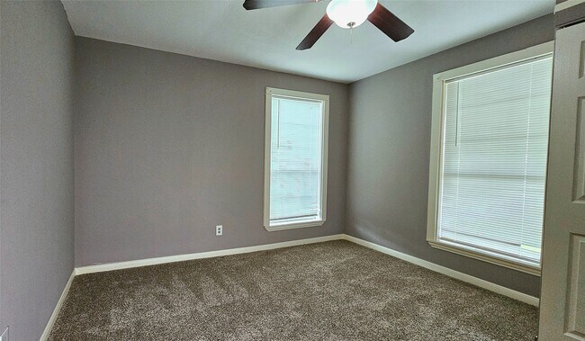 Building Photo - 10983 Maywood St