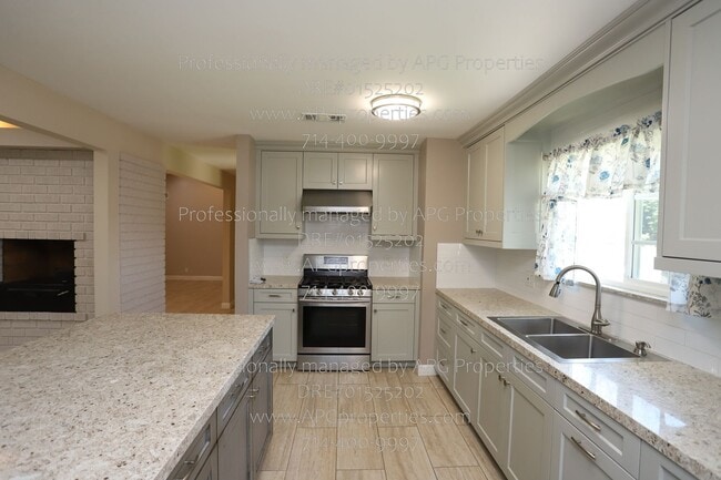 Building Photo - 11411 Chapman Ave