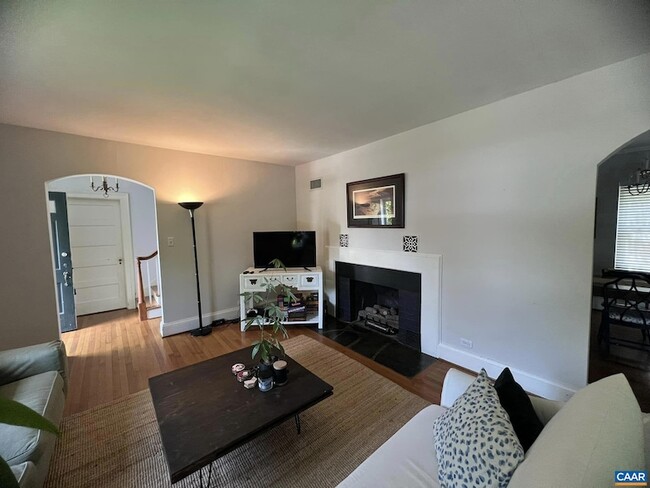 Building Photo - 1814 Rugby Pl