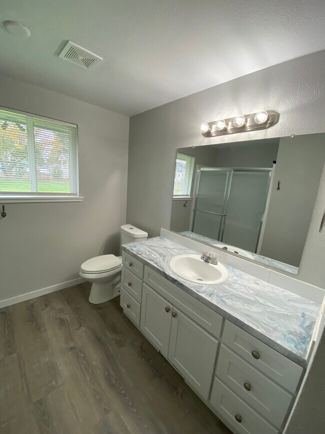 Building Photo - 309 Choker St SE