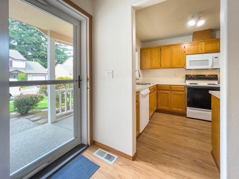 Building Photo - 3468 SE Harvey St