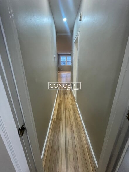 Building Photo - 82 Phipps St