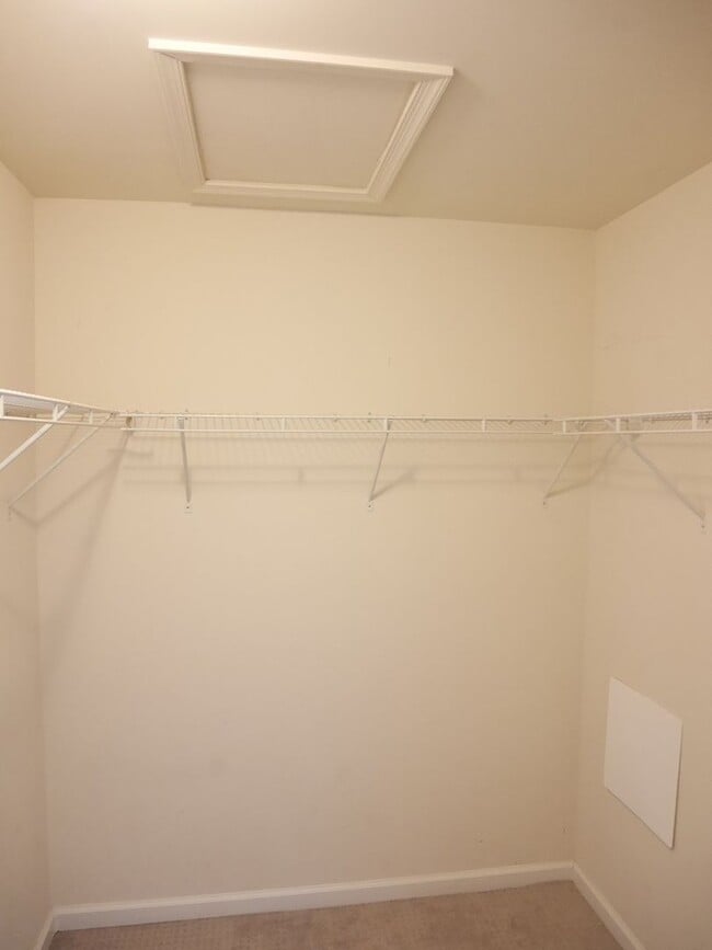 Building Photo - Stunning 5-Bedroom, 3.5-Bathroom Fully Furnished Home for Rent