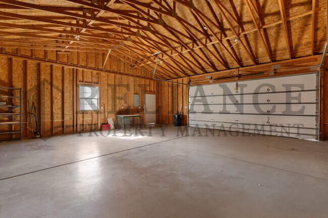 Building Photo - 410 S Estelle St