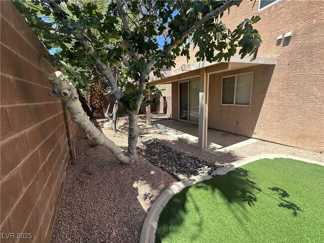 Building Photo - 2635 Cottonwillow St