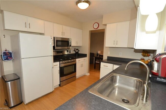 Building Photo - 14927 Royal Ridge Ln