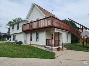 Building Photo - NEWLY updated 2 bedroom duplex