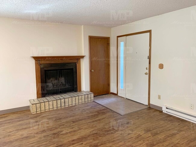 Building Photo - 533 Strachan Dr