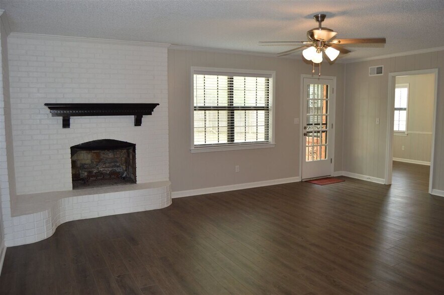 Building Photo - 3765 Birchvale Dr
