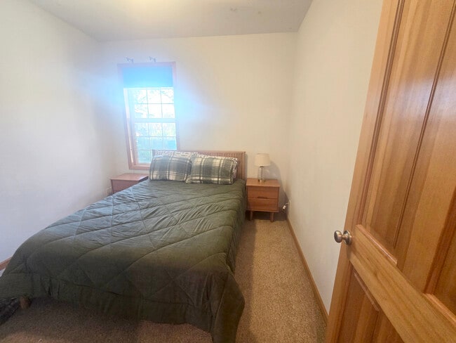 Building Photo - 8455 S Victoria Ave