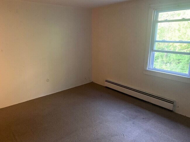 Building Photo - 354 Main St