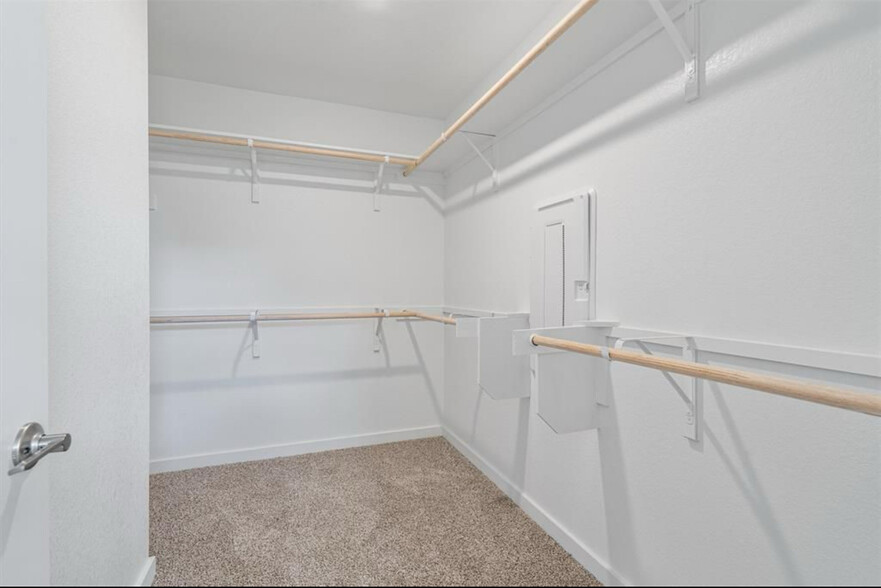 Master Closet - 2539 Rose Archer Ln