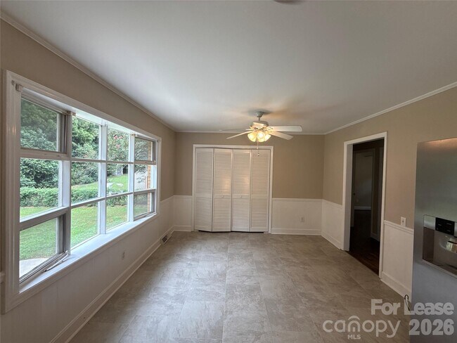 Building Photo - 1427 Churchill Dr