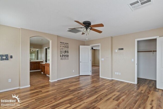 Building Photo - Beautiful 3Bdm 3Ba Home with Loft in Prime Surprise!