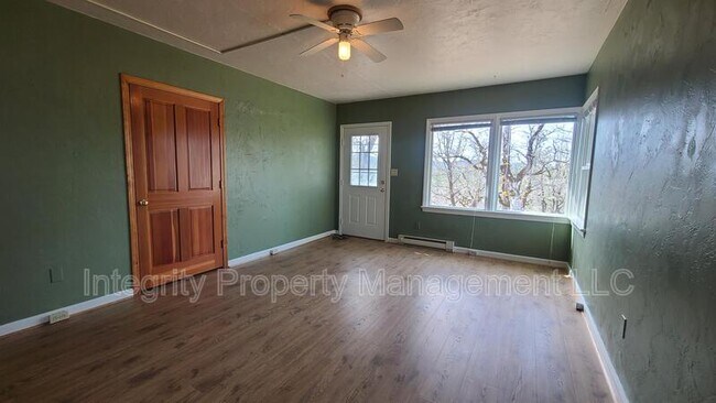 Building Photo - 7085 Butte Falls Hwy