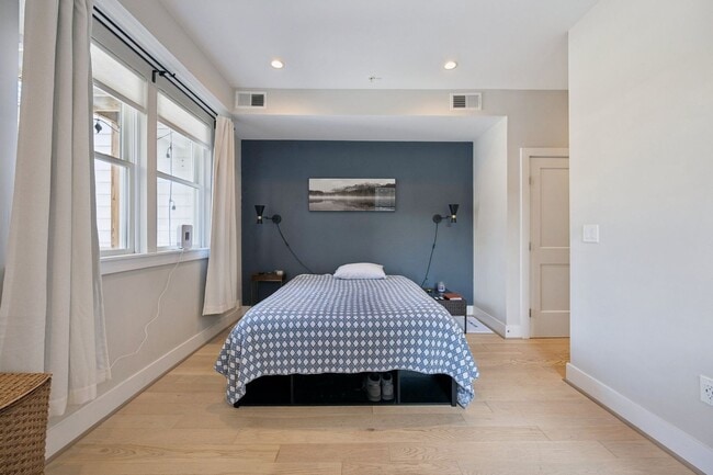 Building Photo - Renovated 2bed-2bath Near H-Street with Private Deck & EV Parking!