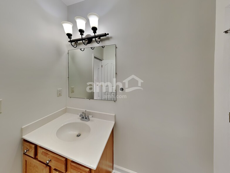 Building Photo - 7423 Mary Jo Helms Dr
