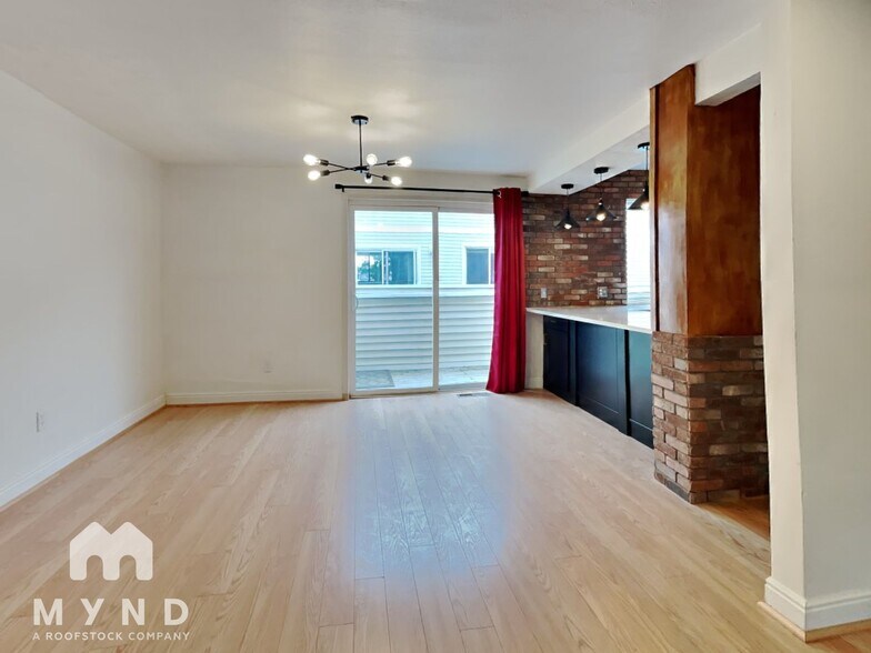 Building Photo - 1050 S Monaco Pky