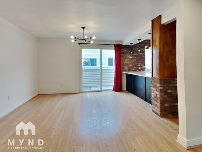 Building Photo - 1050 S Monaco Pky