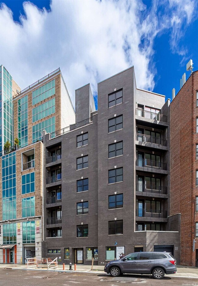 Building Photo - 31-25A Newtown Ave