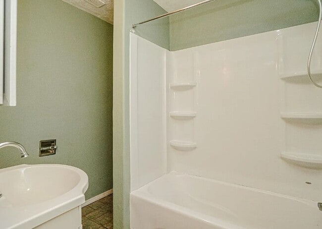 Building Photo - Cozy Cottage Style Home for Rent