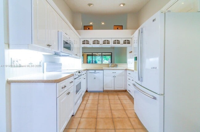 Building Photo - 5289 Fairway Woods Dr