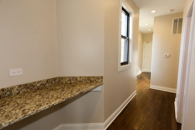 Building Photo - 1218 W Diversey Pkwy