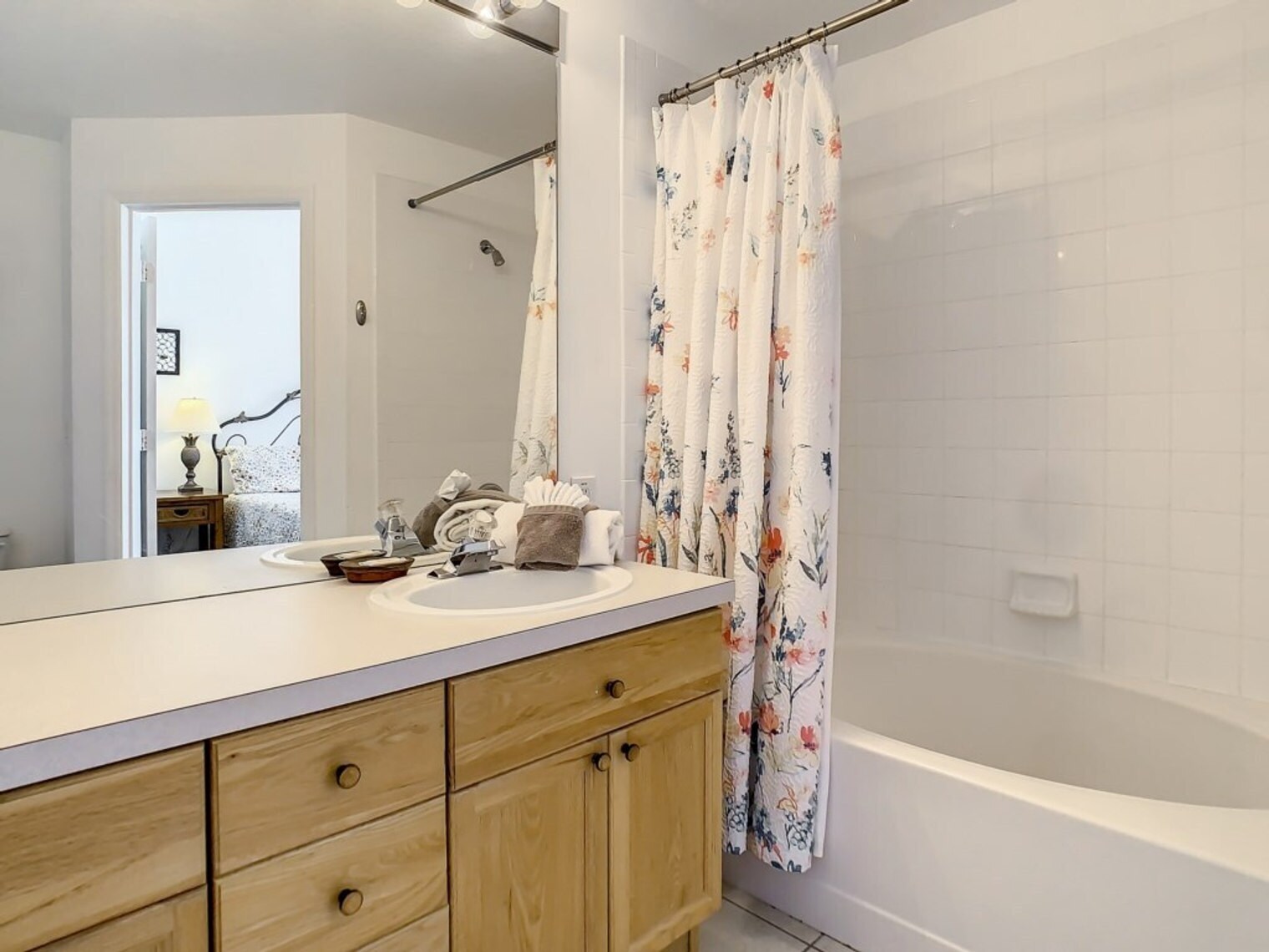 Building Photo - 2356 Silver Palm Dr