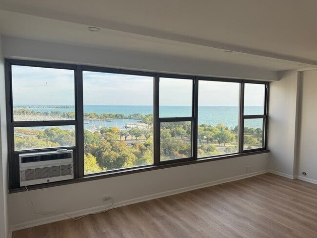 Building Photo - 2970 N Lake Shore Dr