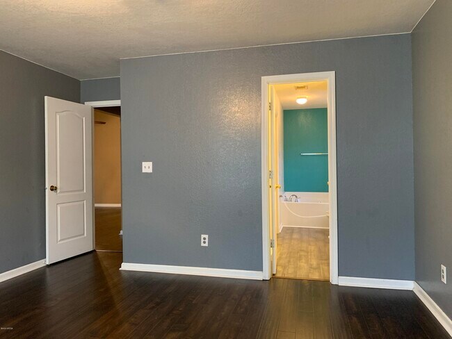 Building Photo - 207 Beaumont Heights