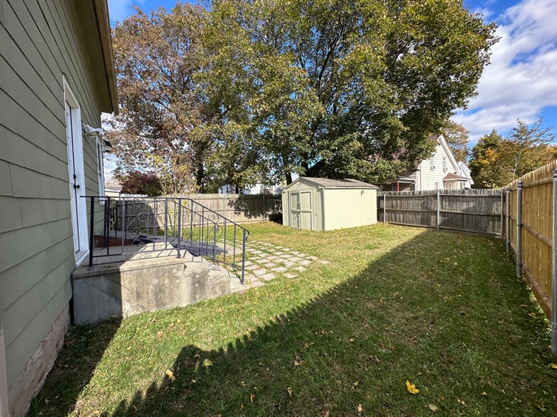 Building Photo - 29 Brayton St