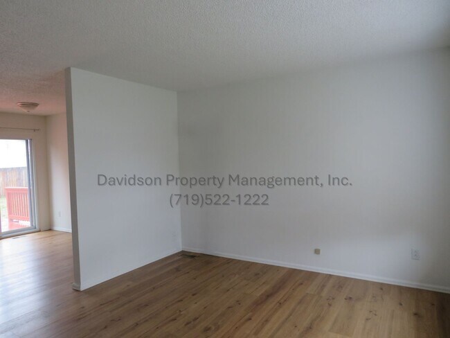 Building Photo - Charming 3-bedroom House in Secuirty-Widef...