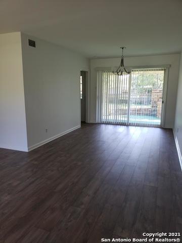 Building Photo - 600 Antler Dr