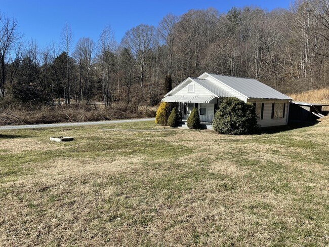 Building Photo - 1943 Blowing Rock Blvd