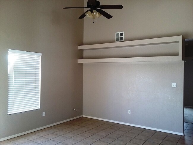 Building Photo - 4 Bedrooms 2 Baths in Santa Teresa