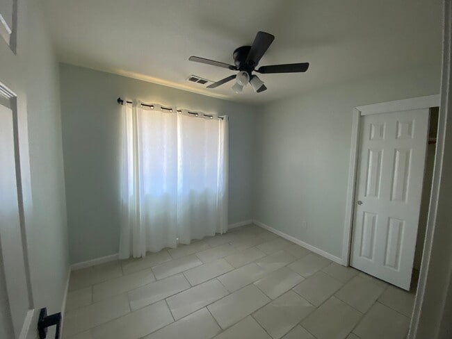 Building Photo - Cozy Home for rent in Hanford